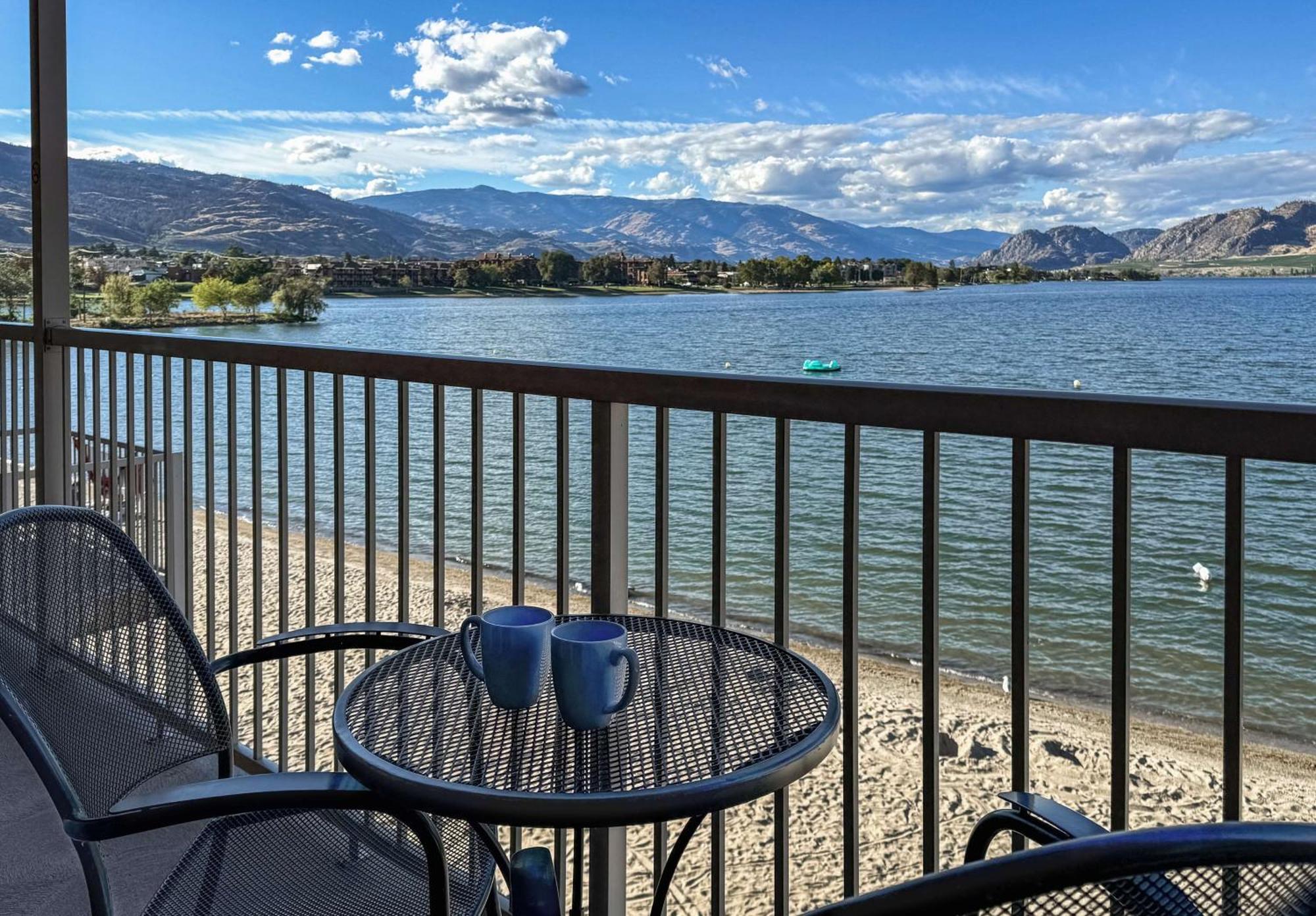 Coast Osoyoos Beach Hotel Exterior foto
