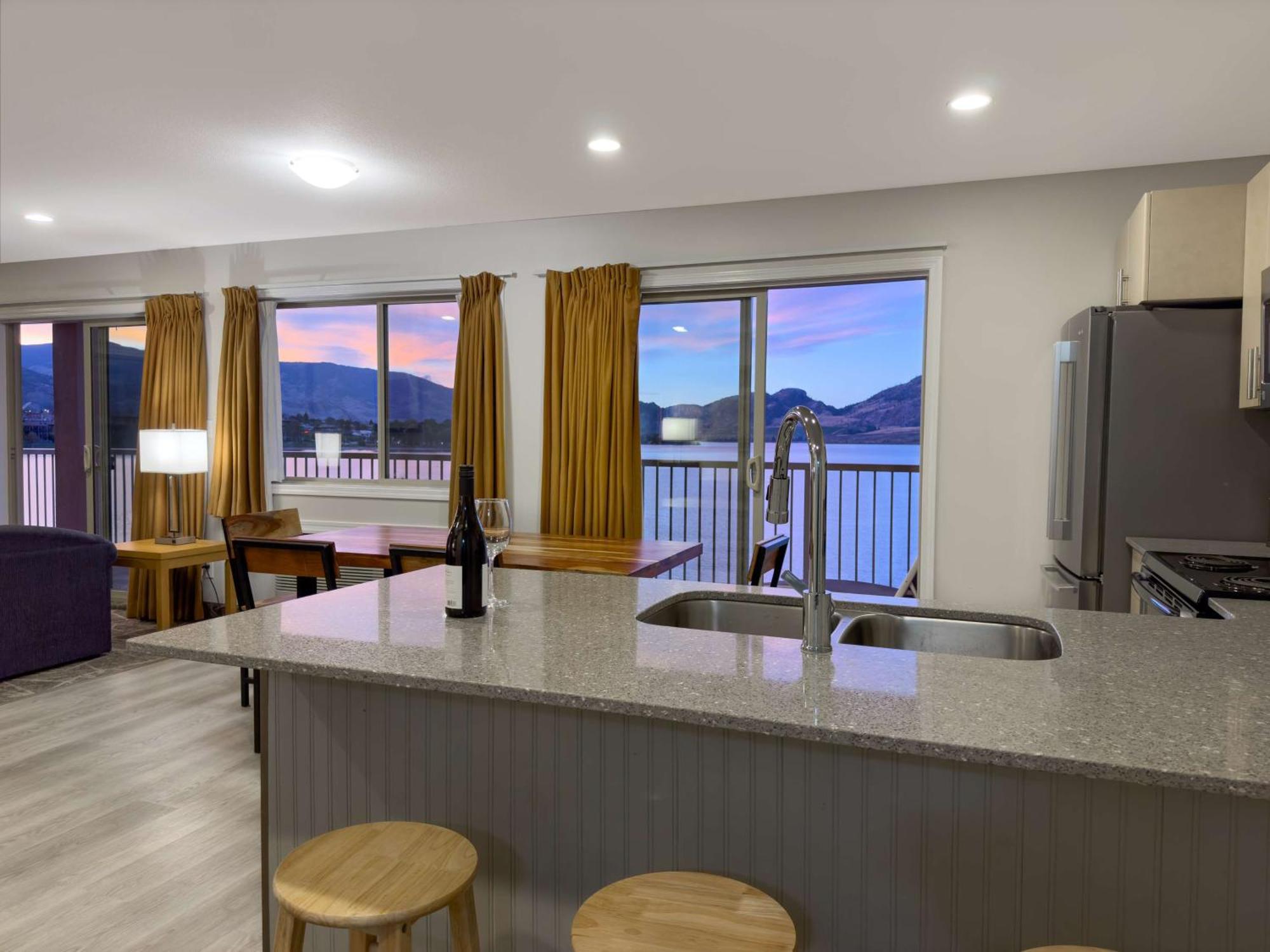 Coast Osoyoos Beach Hotel Exterior foto