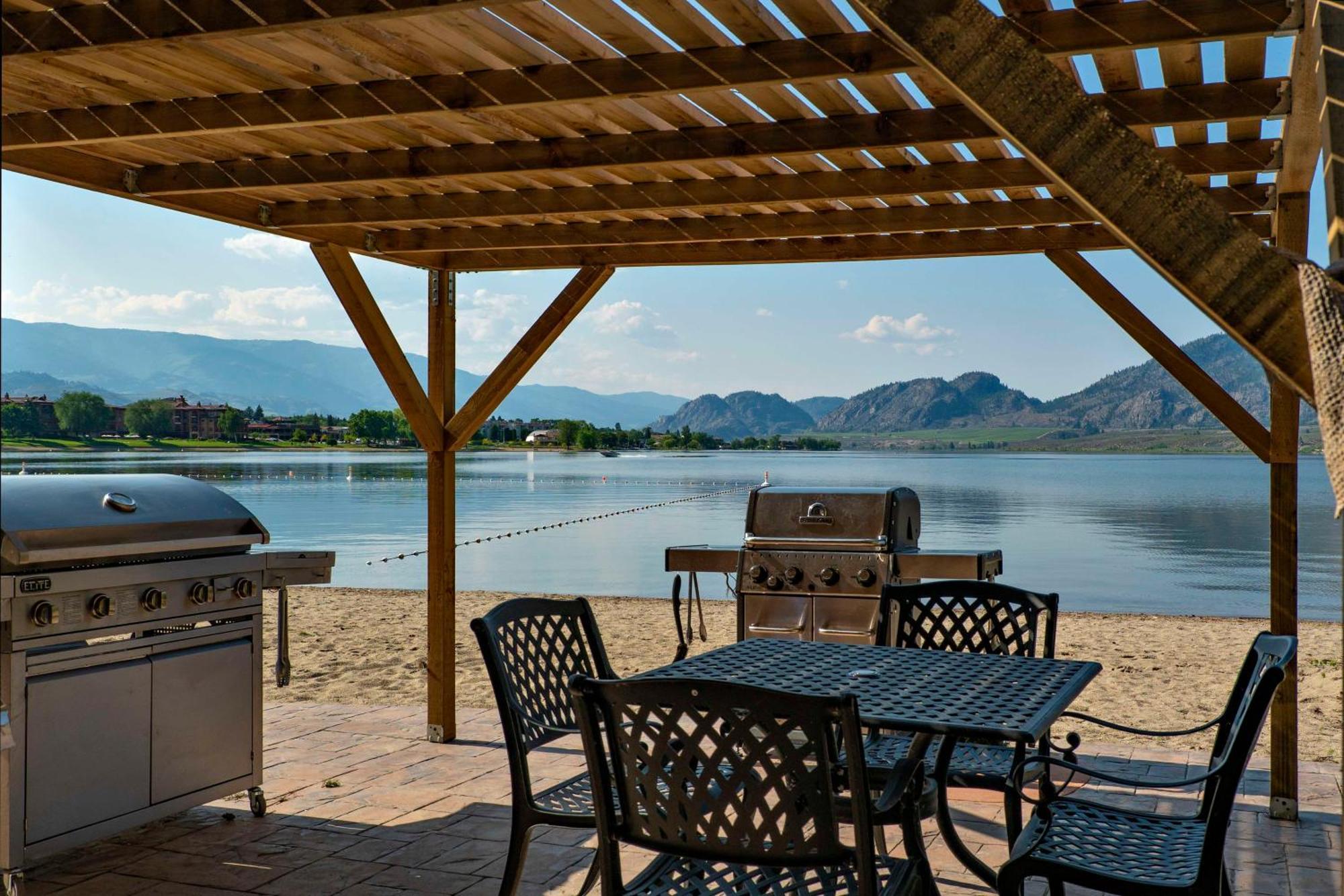 Coast Osoyoos Beach Hotel Exterior foto